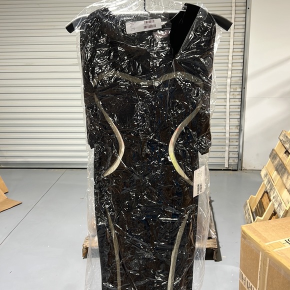 Stylish Jovani evening dress. Color is Black. Size 16. - Picture 5 of 6